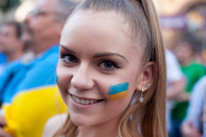 تصاویر زیبا از احساسات تماشاگران زن یورو 2012 (25)