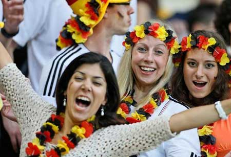 تصاویر زیبا از احساسات تماشاگران زن یورو 2012 (22)