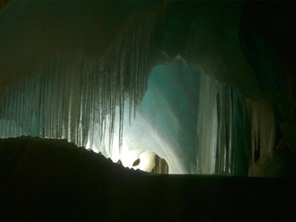 بزرگترین غار یخی