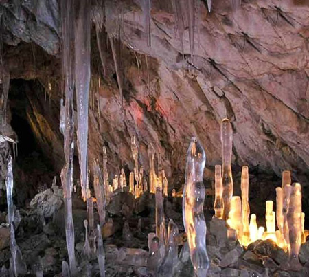 نگاهی به زیباترین و اسرارآمیزترین غارهای ایران