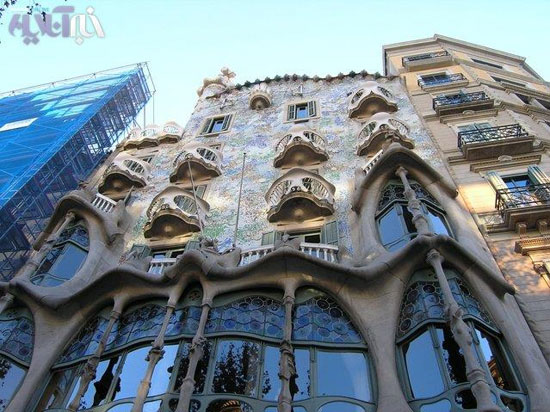 نگاهی به دیدنیهای شهر زیبای بارسلونا