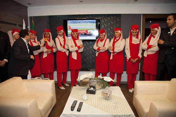 870 عکس: زنان مهماندار هواپیمای پرسپولیس با لباس پرسپولیسی!