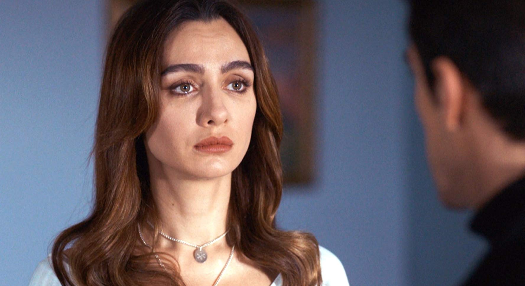 بیوگرافی بیرجه آکالای بازیگر نقش آصلی در سریال عشق سیاه و سفید