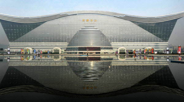 عکسهایی از بزرگترین ساختمان دنیا در چین