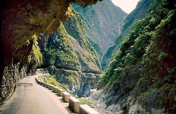111 Most Wicked Roads In The World (34 photos)