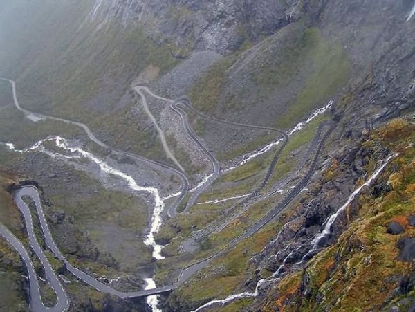 31 Most Wicked Roads In The World (34 photos)