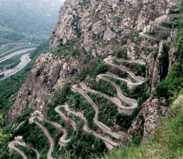 33 Most Wicked Roads In The World (34 photos)