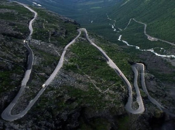 51 Most Wicked Roads In The World (34 photos)