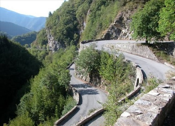 71 Most Wicked Roads In The World (34 photos)