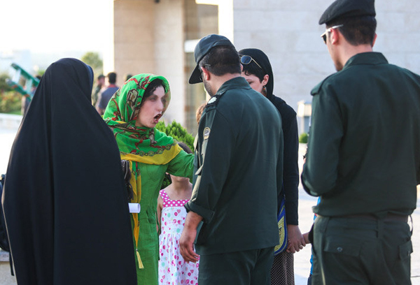 عکس برخورد با بدحجابی عکس برخورد با بدحجابی
