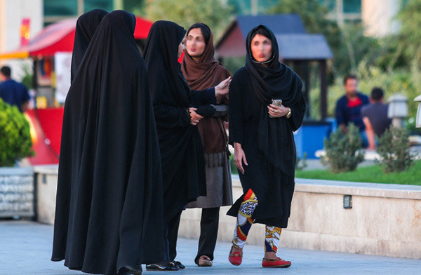 عکس برخورد با بدحجابی عکس برخورد با بدحجابی