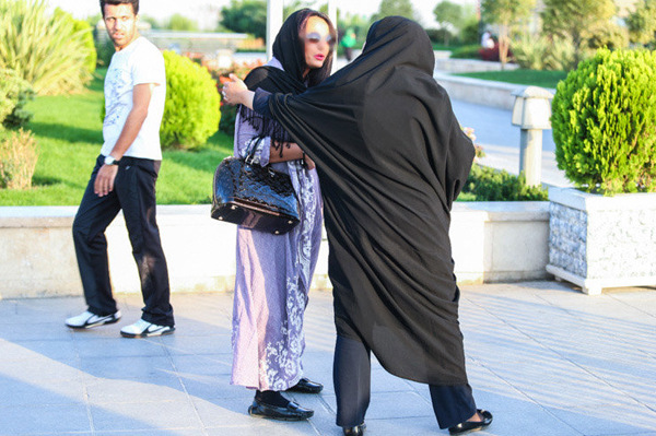 عکس برخورد با بدحجابی عکس برخورد با بدحجابی
