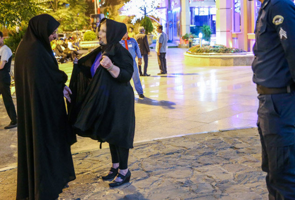 عکس برخورد با بدحجابی عکس برخورد با بدحجابی