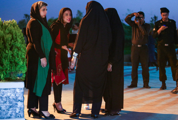 عکس برخورد با بدحجابی عکس برخورد با بدحجابی