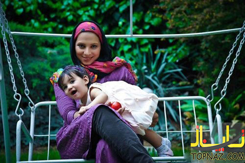 روشنک عجمیان و دخترش روشنک عجمیان و دخترش