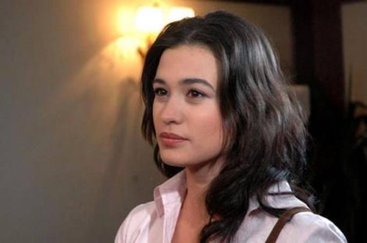 بیوگرافی اجم اوزکایا بازیگر نقش ملک در سریال ماکسیرا و عکس های او