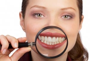 چگونه دندان های شفاف و براقی داشته باشیم؟