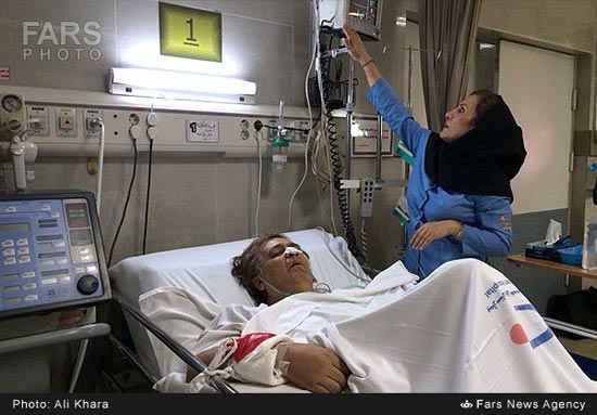 رضا رویگری در بستر بیماری رضا رویگری در بستر بیماری