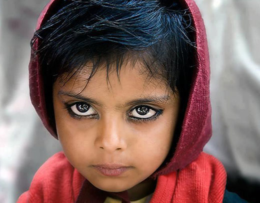 این دختر فقیر زیباترین چشم های را دارد! +عکس