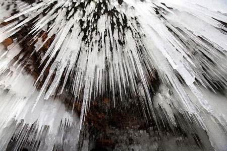 زیبایی های طبیعت با دریاچه یخ زده SUPERIOR