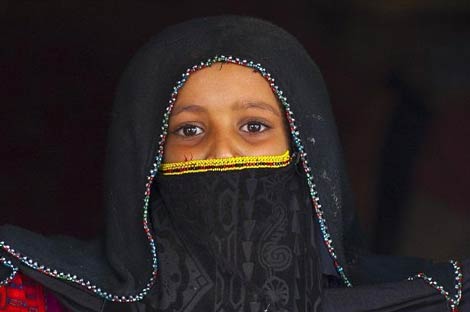 سنت عجیب ازدواج در بین دختران قبیله بادیه نشین سنت عجیب ازدواج در بین دختران قبیله بادیه نشین