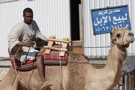 سنت عجیب ازدواج در بین دختران قبیله بادیه نشین سنت عجیب ازدواج در بین دختران قبیله بادیه نشین