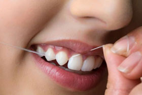 آموزش استفاده از نخ دندان
