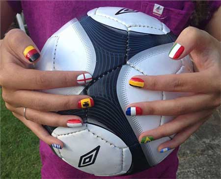 تزیین و طراحی ناخن به سبک جام جهانی