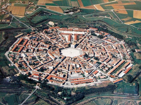 عکس های شهر قرون وسطایی پالمانوا