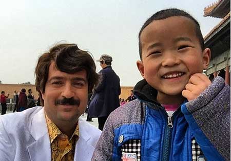 عکس سلفی نقی و ارسطو در سریال پایتخت با چینی ها