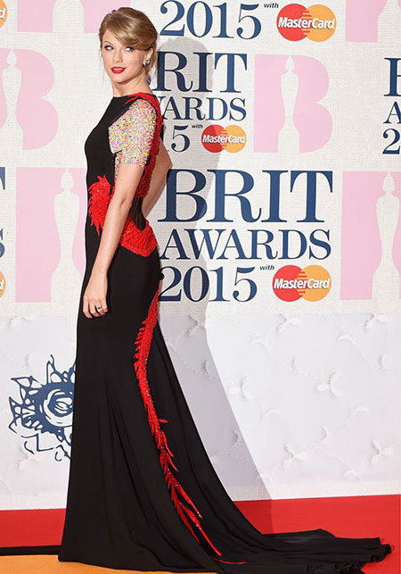 مدل های لباس هنرمندان هالیوودی در مراسم Brit Awards 2015