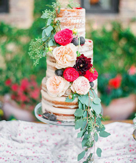 مدل کیک عروسی تزیین شده با گل طبیعی