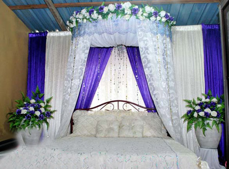مدل تزیین تخت عروس با گل های زیبا