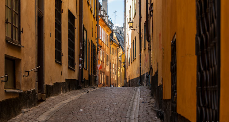 Street-in-the-old-town-stockholm