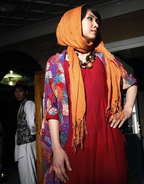 عکس های دختران زیبای افغان در مراسم فشن شو