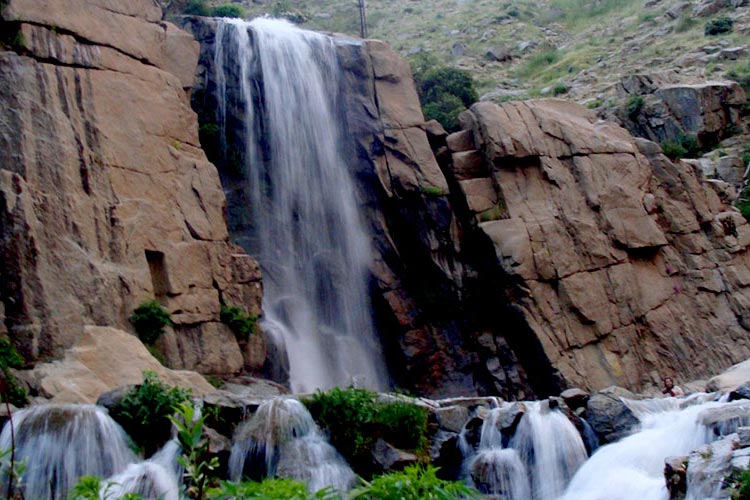 راهنمای سفر نوروزی به استان همدان ba8e5c6f b7f2 40ac 953d d22e81e7e038