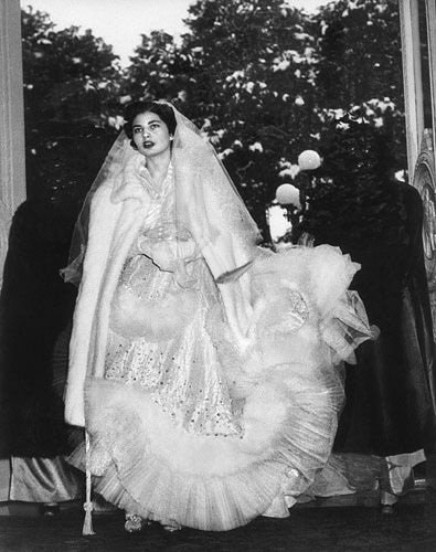 لباس عروس ثریا، طراحی شده توسط برند دیور Dior