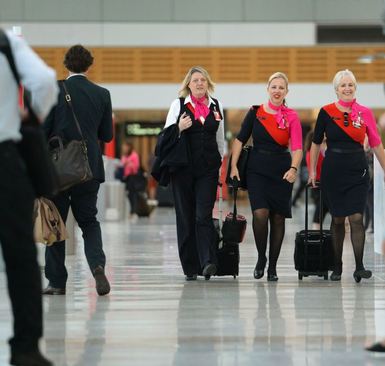 مهماندار زن هواپیمایی کوانتس استرالیا