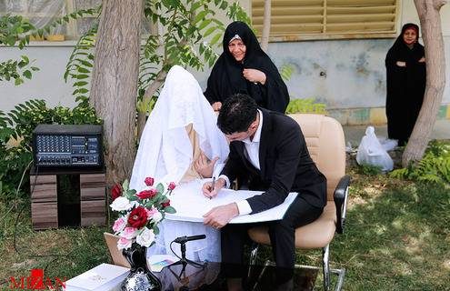 عکس های مراسم جشن عقد خانم جوان با محکوم اعدامی