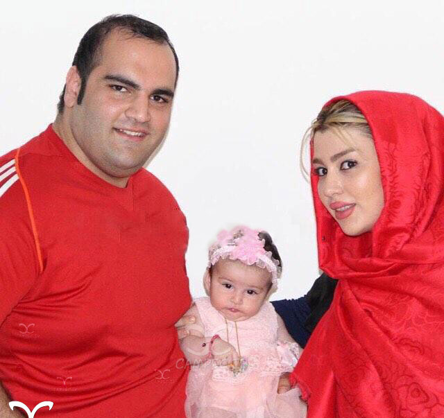 عکس جدید بهداد سلیمی در کنار همسر و دخترش