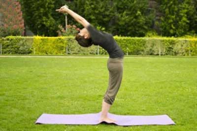 آموزش 10 حرکت یوگا برای انعطاف پذیری و نرم شدن بدن