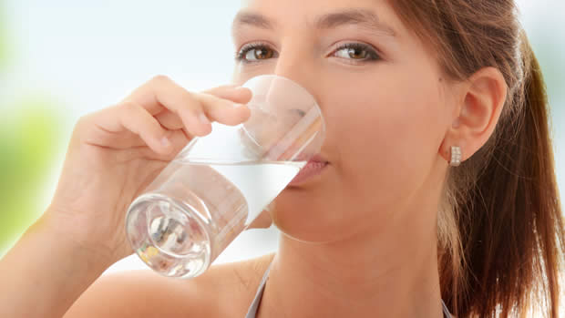 فایده نوشیدن آب قبل از صبحانه