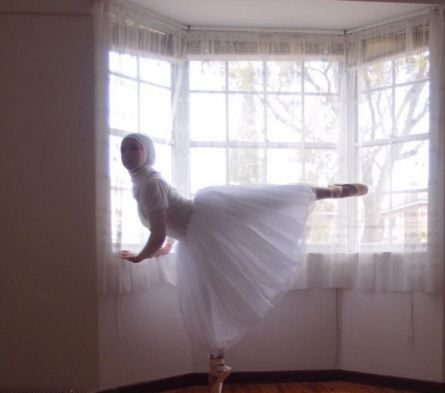 تصاویر دختر با حجاب حرفه ای در رقص باله
