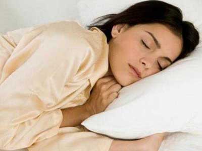 چرا بعضی از افراد در خواب حرف می زنند؟ دلیل حرف زدن در خواب چیست؟