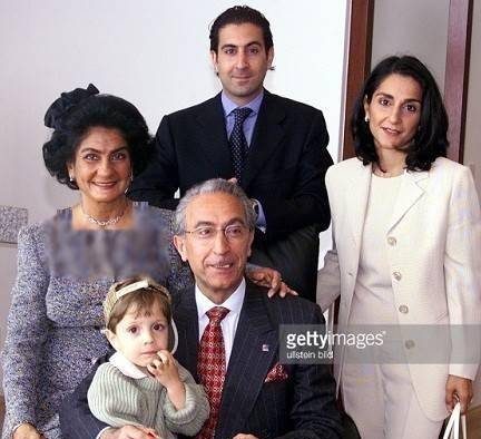 عکس های خانوادگی و خصوصی پروفسور سمیعی در کنار همسر و دو فرزندش