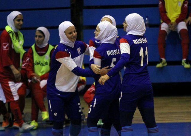 عکس دختران بی حجاب روس که در ایران فوتسال بازی می کنند