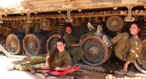 رابطه جنسی پسران و دختران جوان نظامی درون تانک!