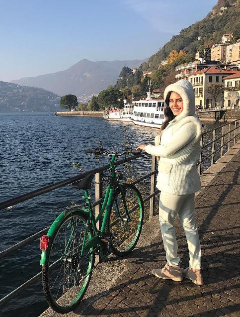 عکس جالب از دوچرخه سواری بازیگر زن الناز شاردوست در خارج