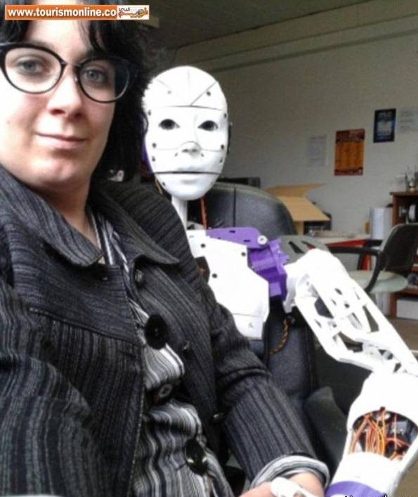 زن فرانسوی در اقدامی عجیب با ربات مرد ازدواج کرد! + عکس زن دیوانه