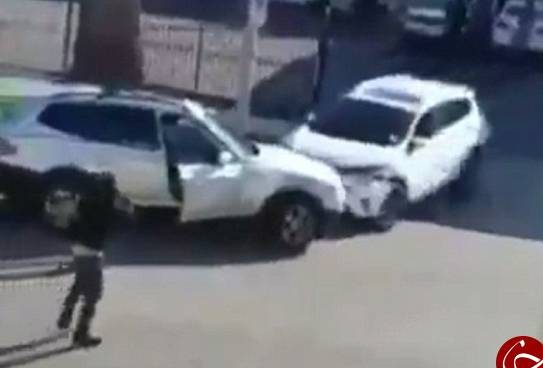 عکس های دو زن که بر سر جای پارک خودرو با هم درگیر شدند! عکس های دو زن که بر سر جای پارک خودرو با هم درگیر شدند!